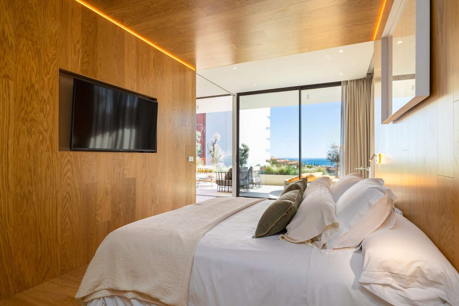 Viviendas Exclusivas en Fuengirola: El Arte de Vivir con Estilo. Viviendo en Armonía: Diseño Sostenible en Cada Detalle