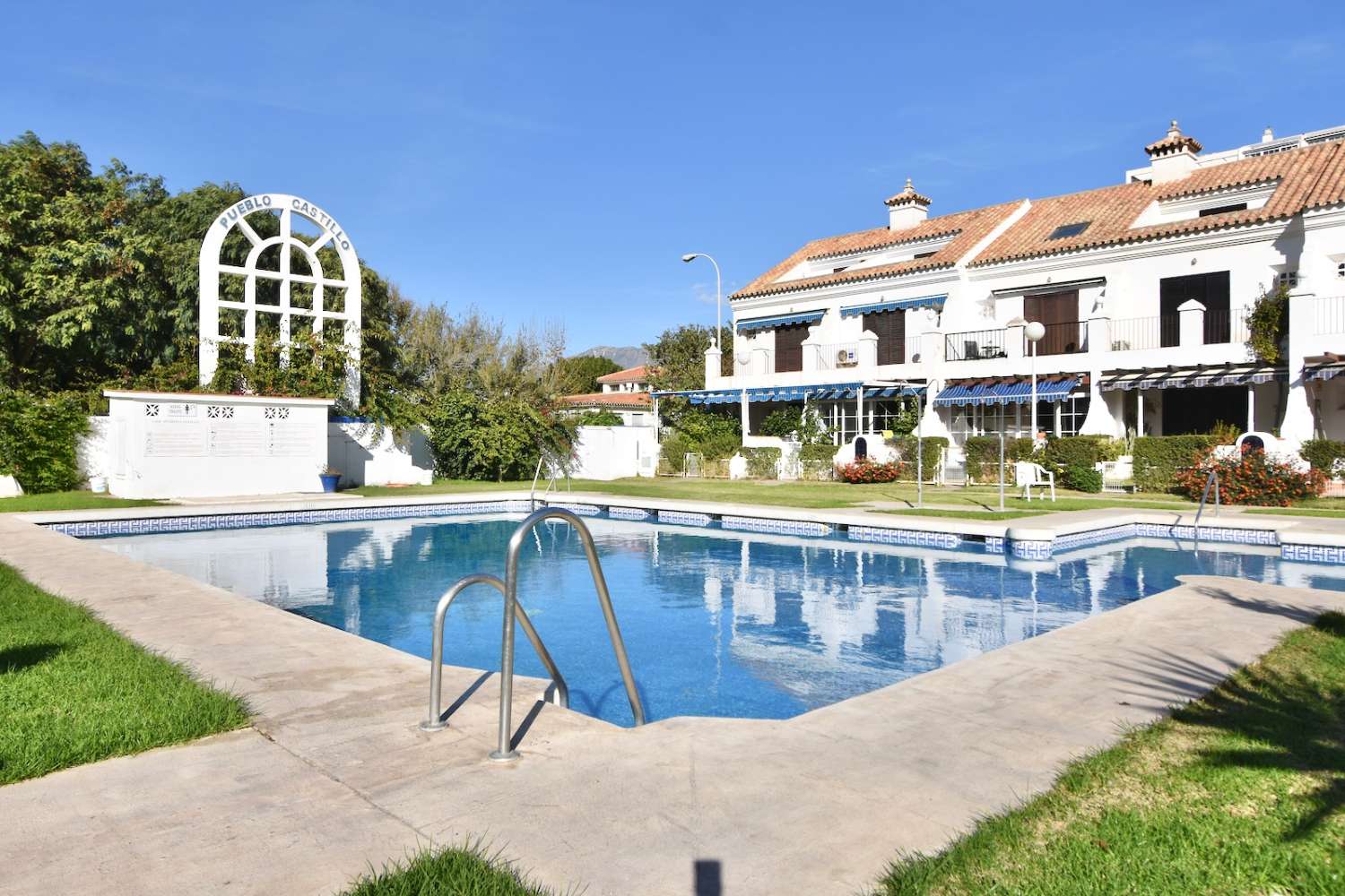 Exclusivo piso en venta en Urbanización Pueblo Castillo, Fuengirola