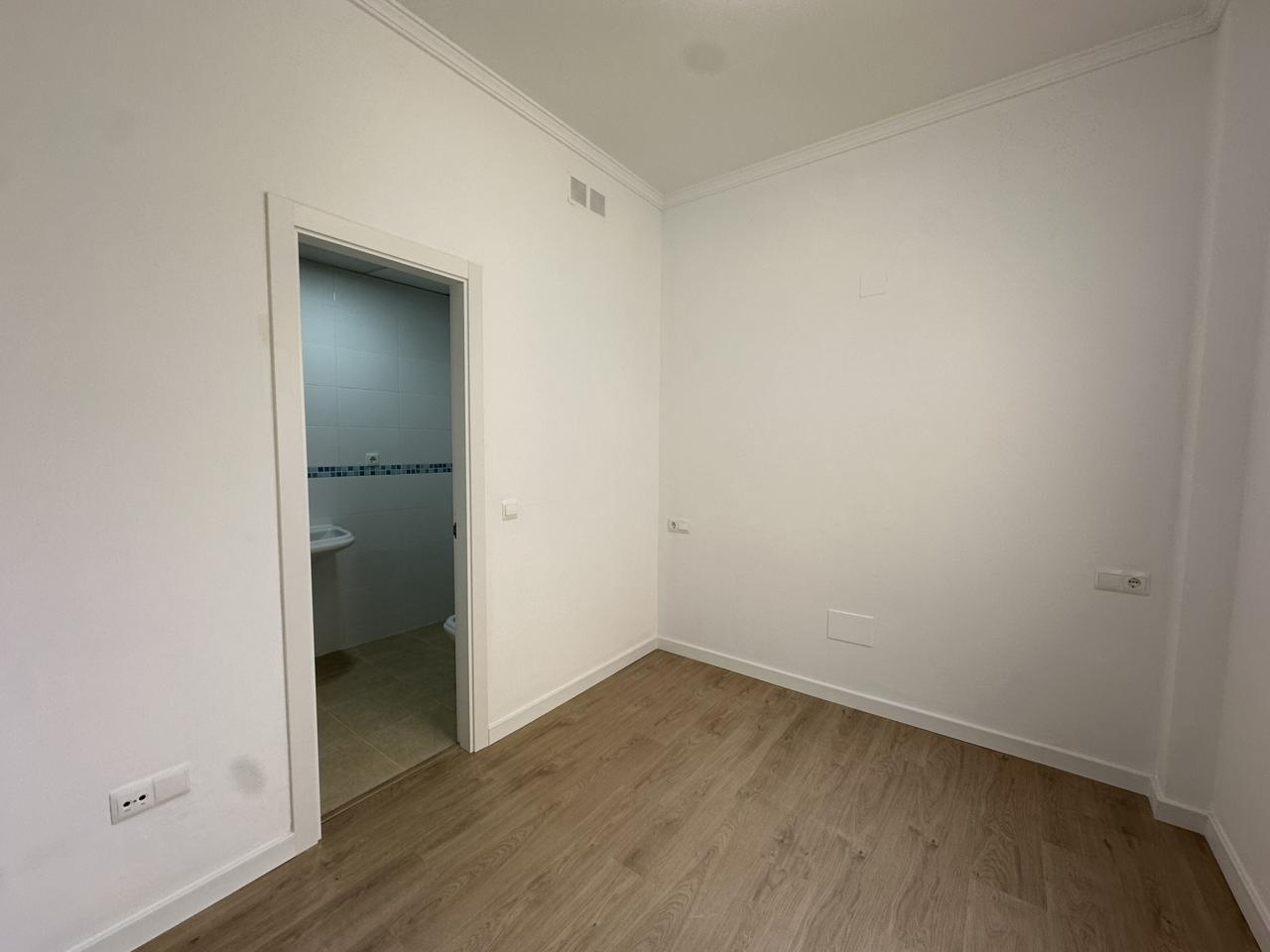 مجمع من طابقين في ملقة