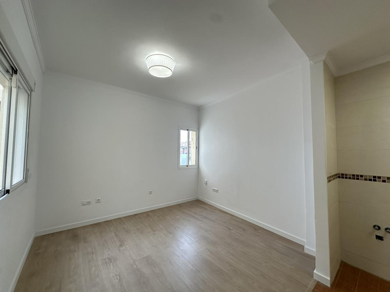 مجمع من طابقين في ملقة