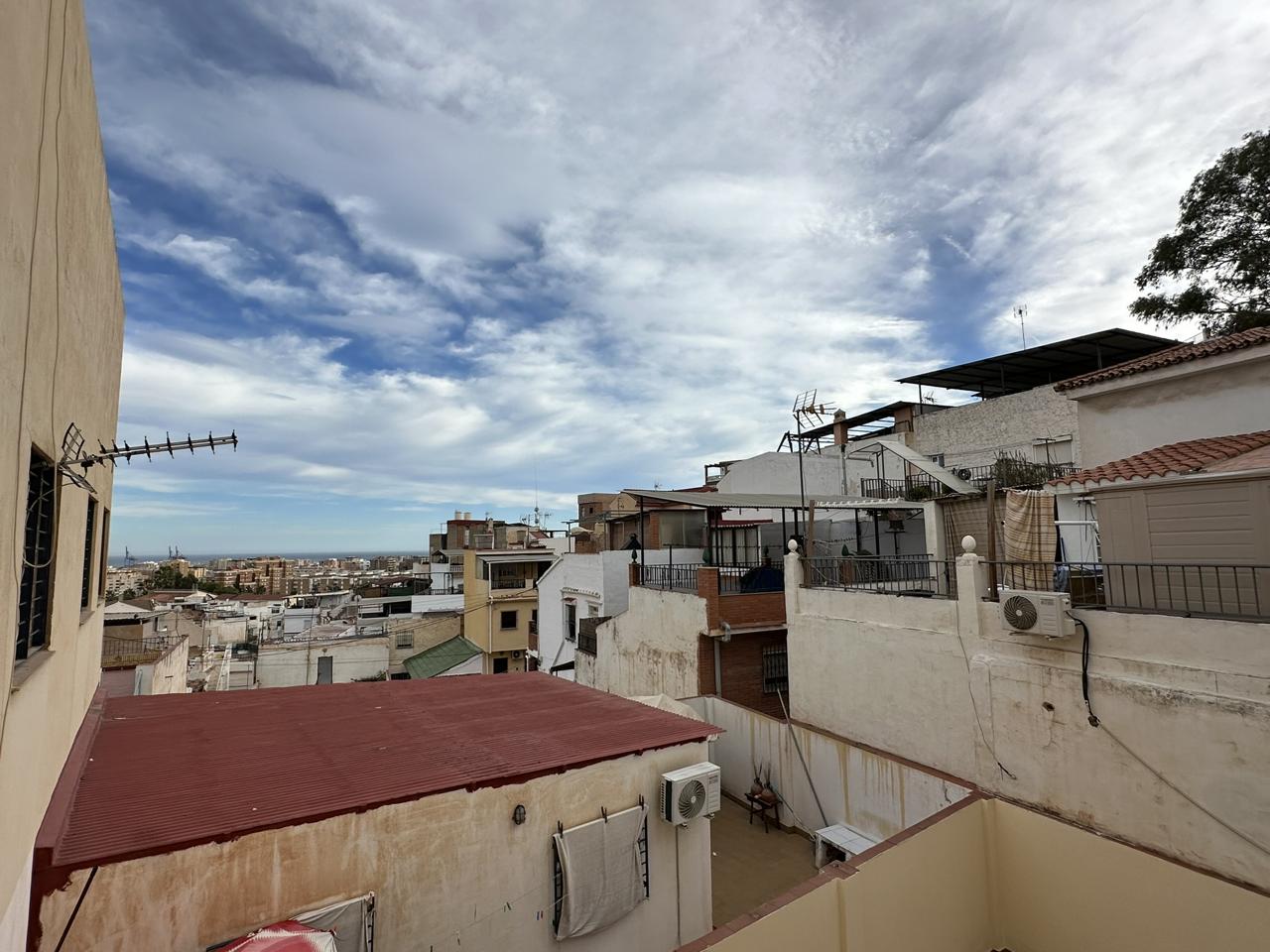 مجمع من طابقين في ملقة