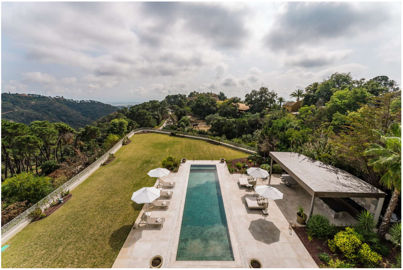 Exclusiva villa moderna con vistas panorámicas en Benahavís