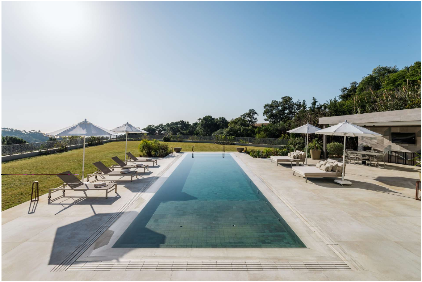 Exclusiva villa moderna con vistas panorámicas en Benahavís