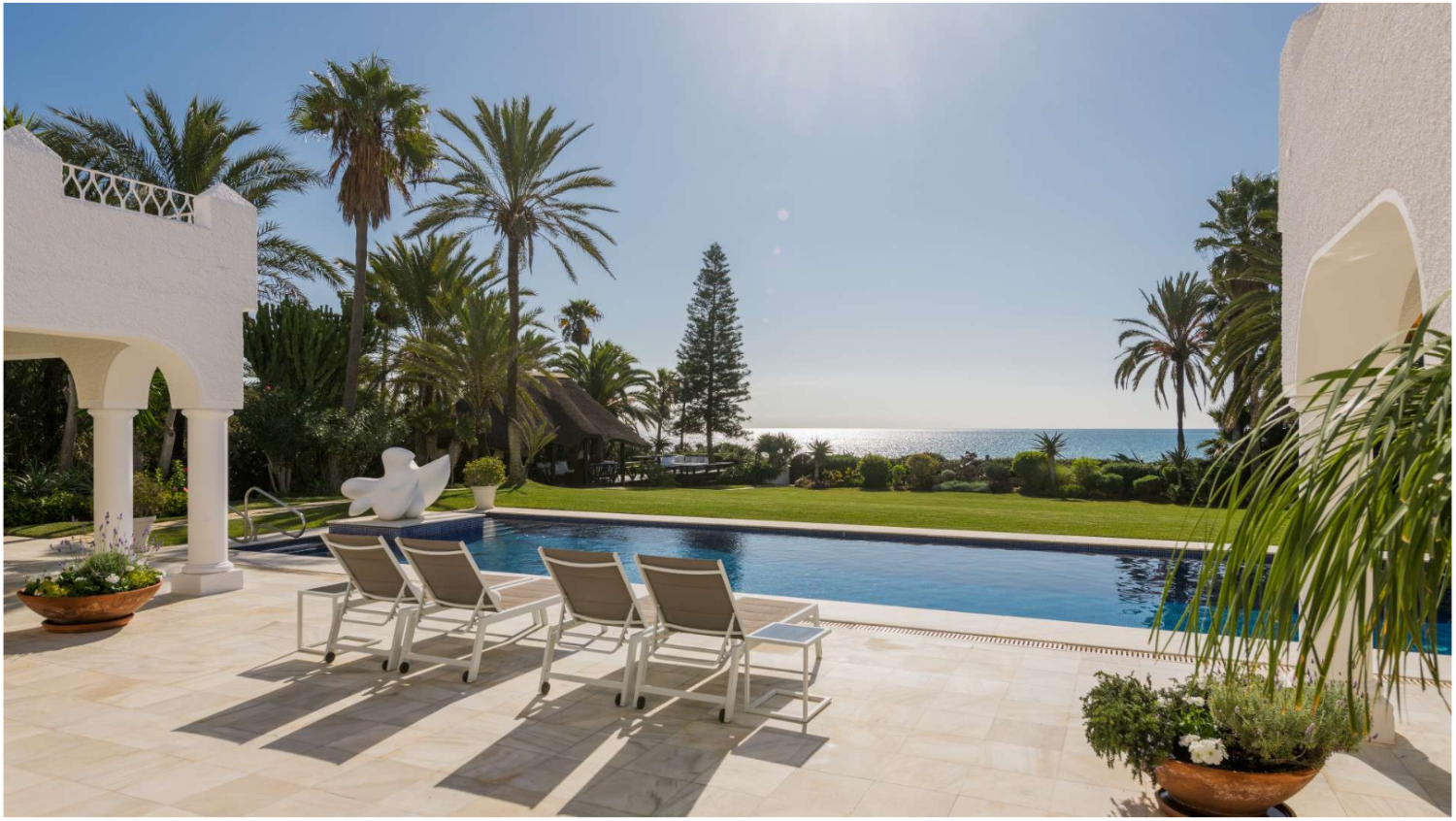 Villa histórica en primera línea de playa, Los Monteros, Marbella