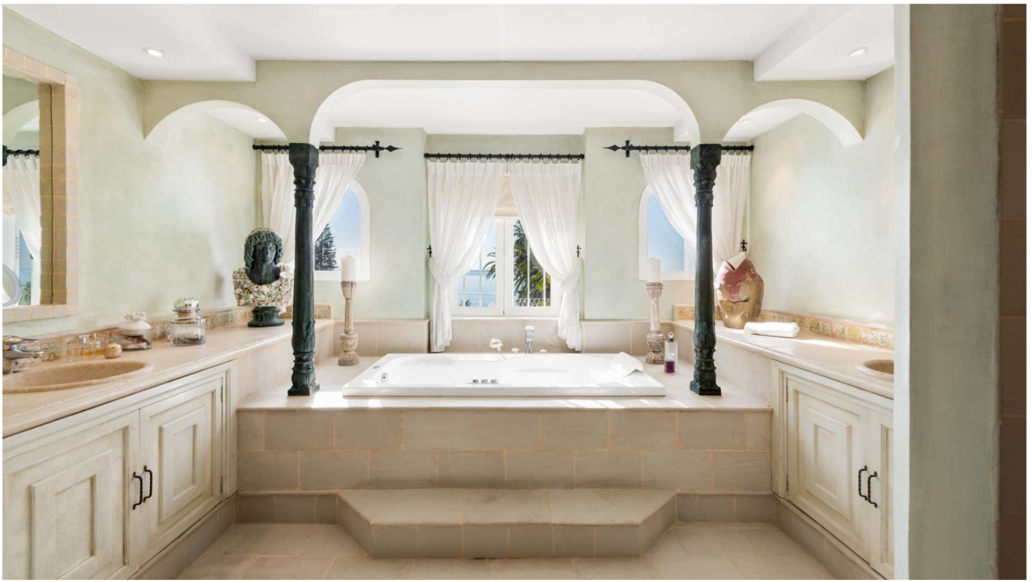 Villa histórica en primera línea de playa, Los Monteros, Marbella