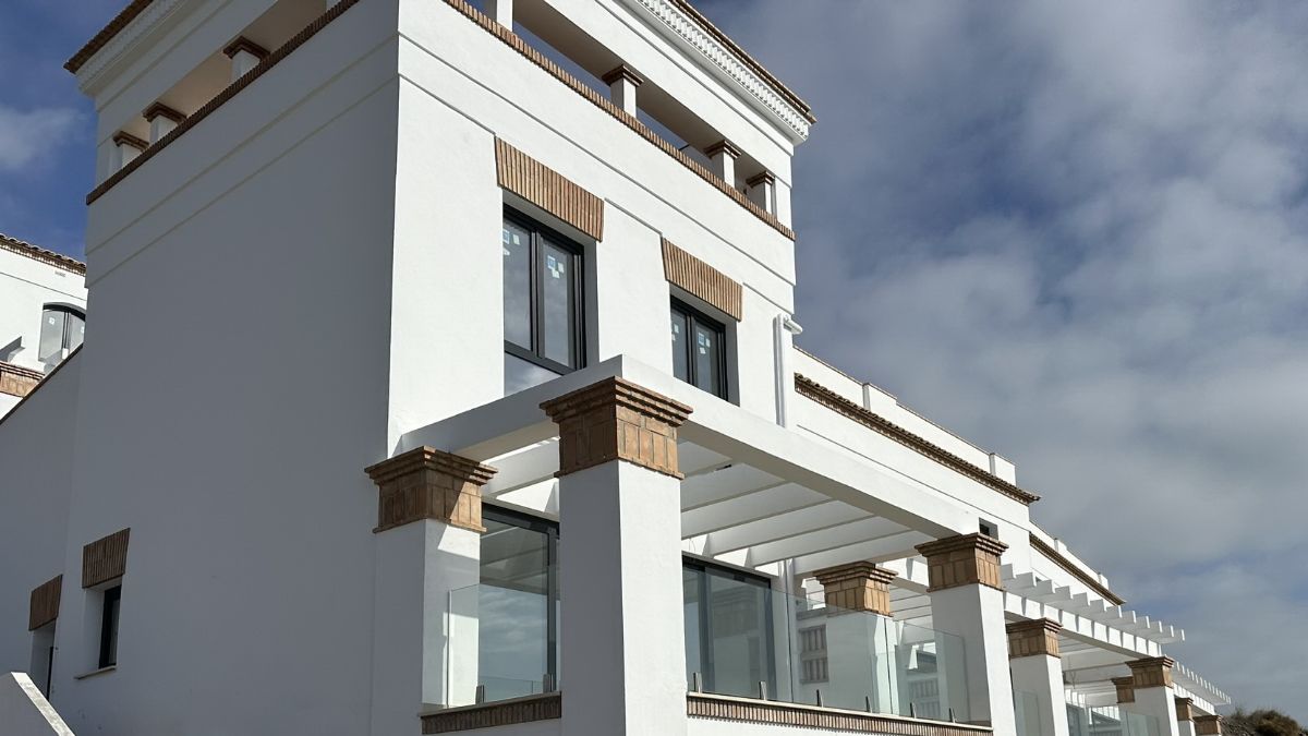 Se encuentra en una de las zonas más envidiadas de la costa oriental de Málaga, Torrox