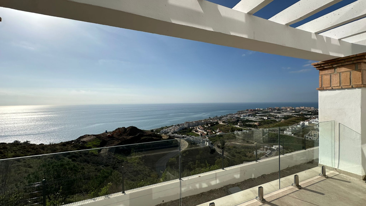 Se encuentra en una de las zonas más envidiadas de la costa oriental de Málaga, Torrox