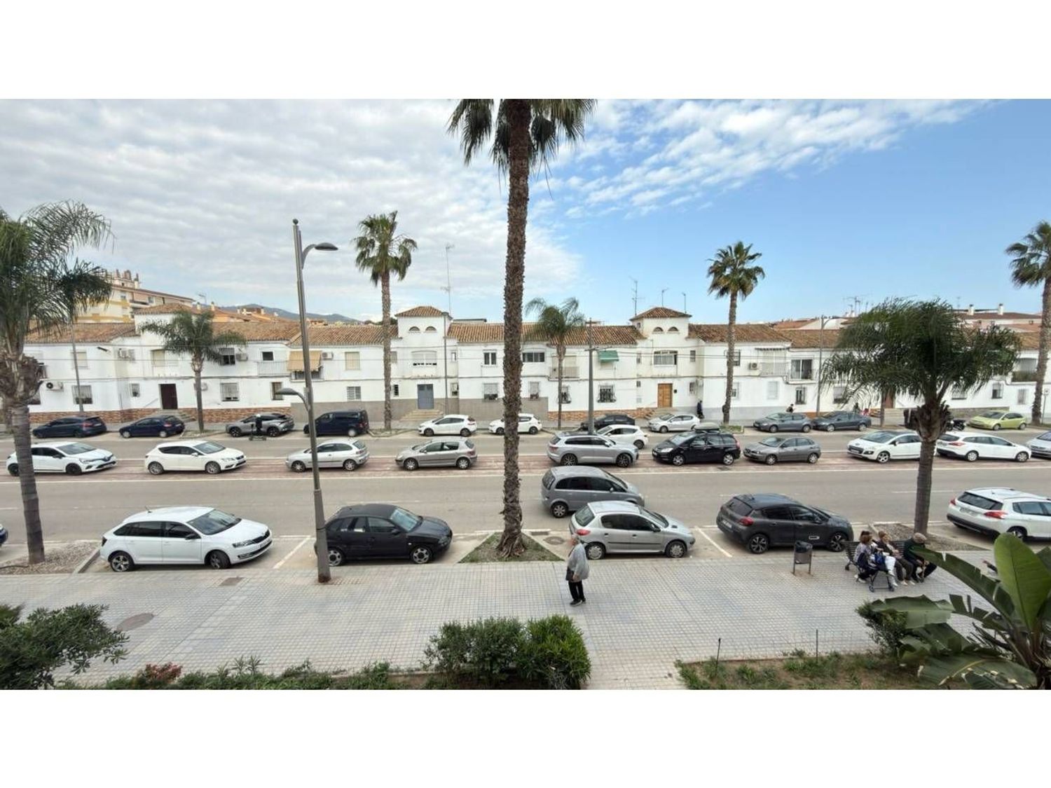 Elegante piso reformado con piscina y pista de pádel en Velez-Málaga