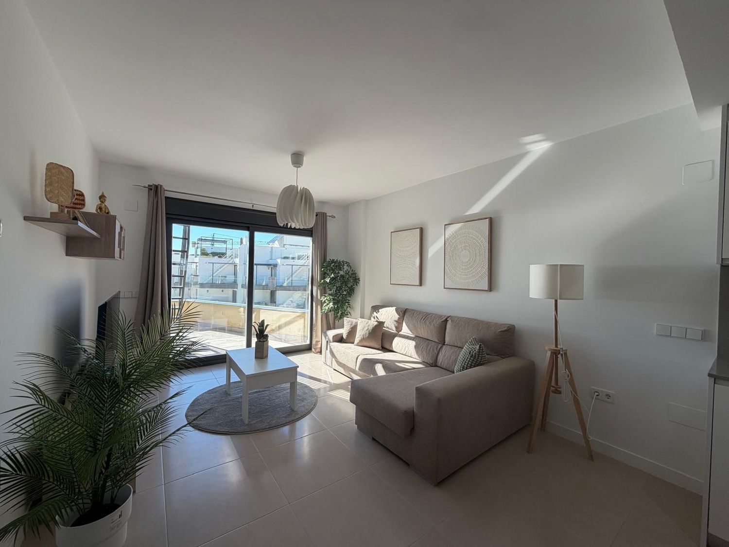 Exclusivo ático con solárium privado y piscina en El Morche (Torrox)