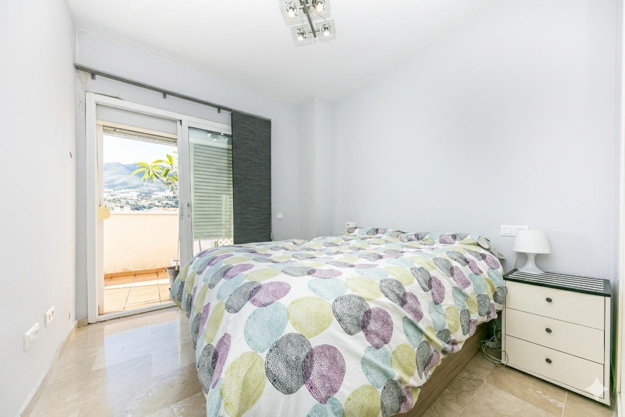 Elegancki apartament o powierzchni 135 m² z tarasem i garażem w Fuengiroli