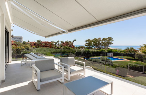 Lys etværelses lejlighed med terrasse kun et stenkast fra havet, Fuengirola