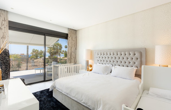 Lys etværelses lejlighed med terrasse kun et stenkast fra havet, Fuengirola