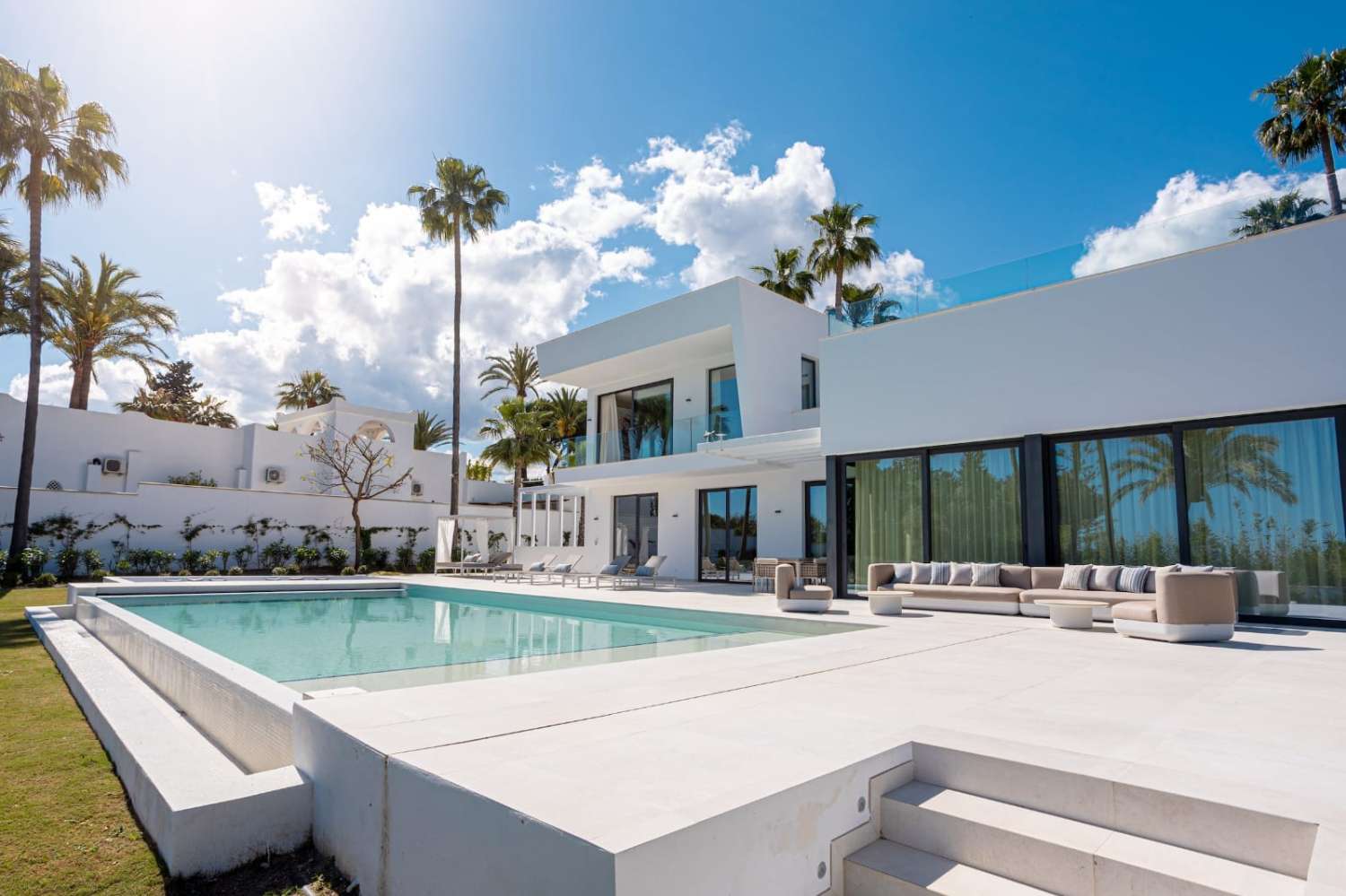 Exclusiva villa en El Paraíso Medio, Benahavis