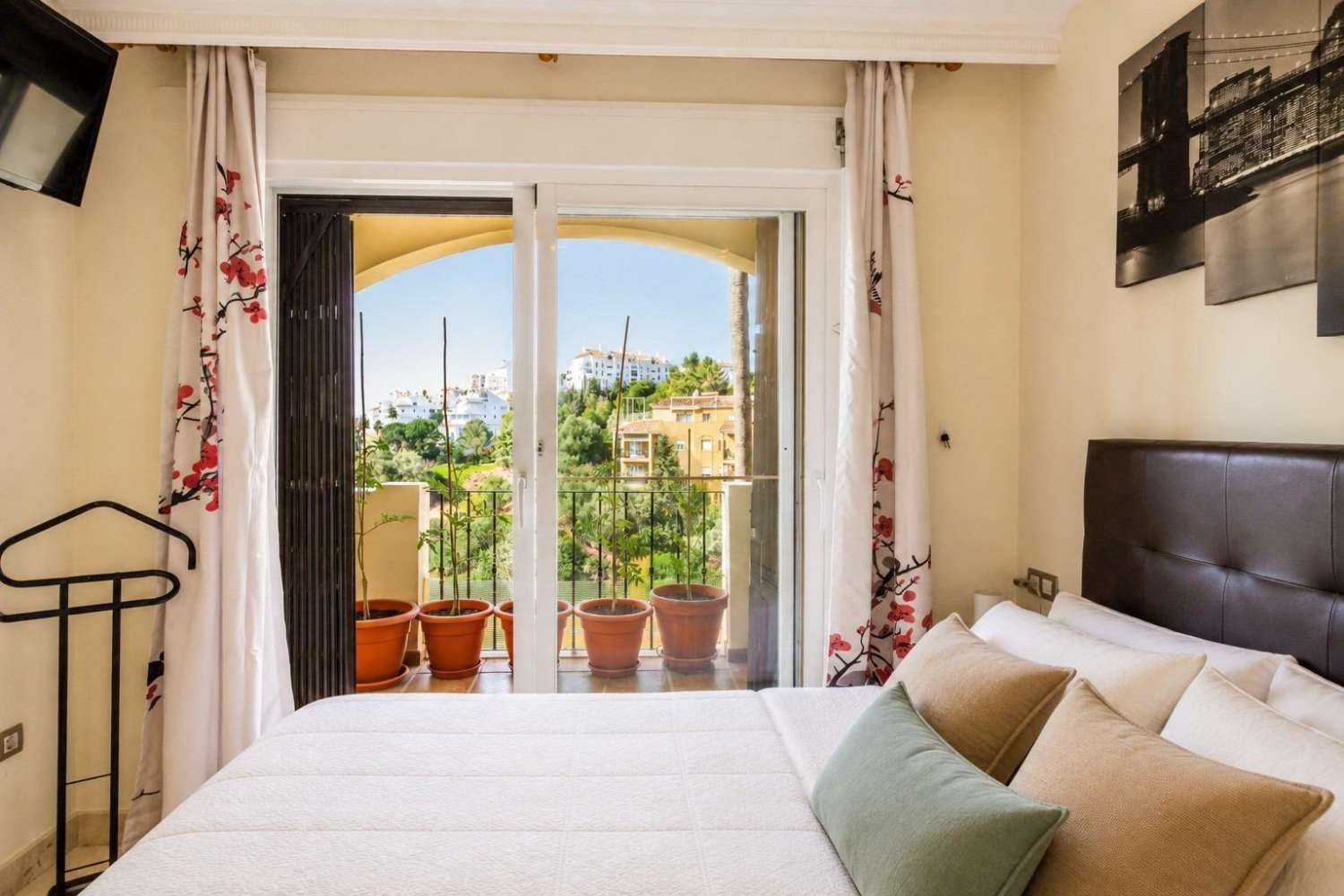 Planta baja con jardín privado y gran potencial de inversión en Riviera del Sol, Mijas