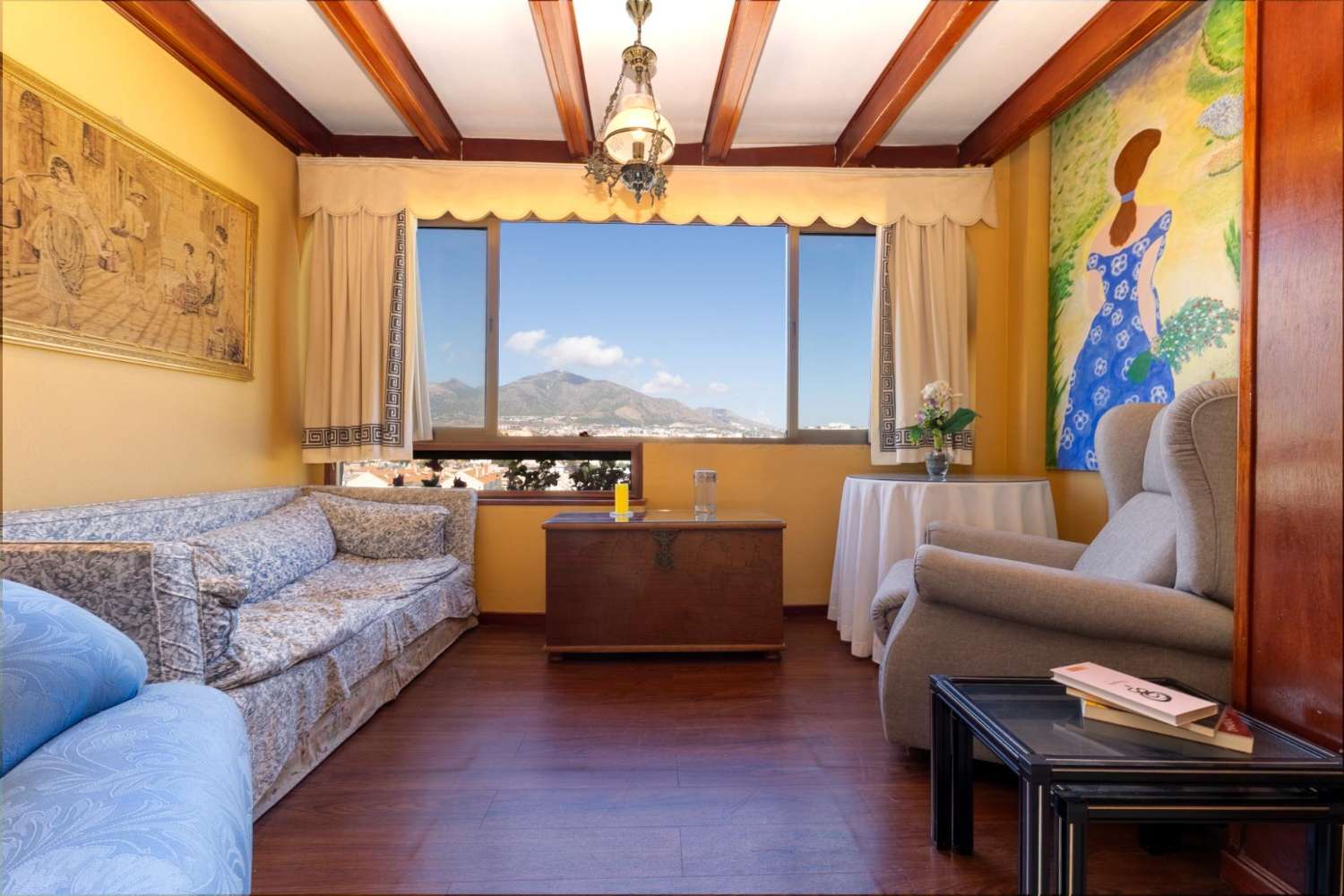 AMPLIO PISO DE 3 DORMITORIOS CON TERRAZA Y VISTAS, FUENGIROLA