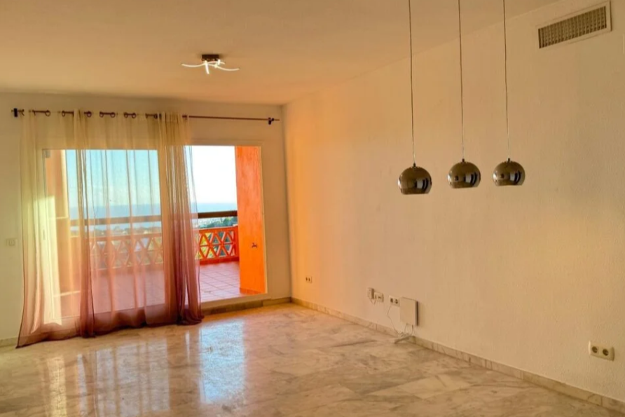 EXCLUSIVO APARTAMENTO CON VISTAS FRONTALES AL MAR EN CABO PINO