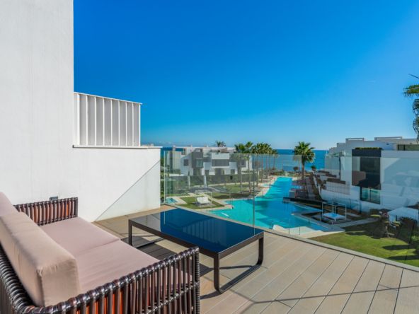 Impresionante casa adosada con vistas al mar en Estepona
