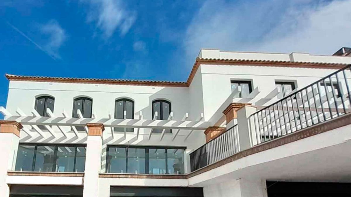 Se encuentra en una de las zonas más envidiadas de la costa oriental de Málaga, Torrox