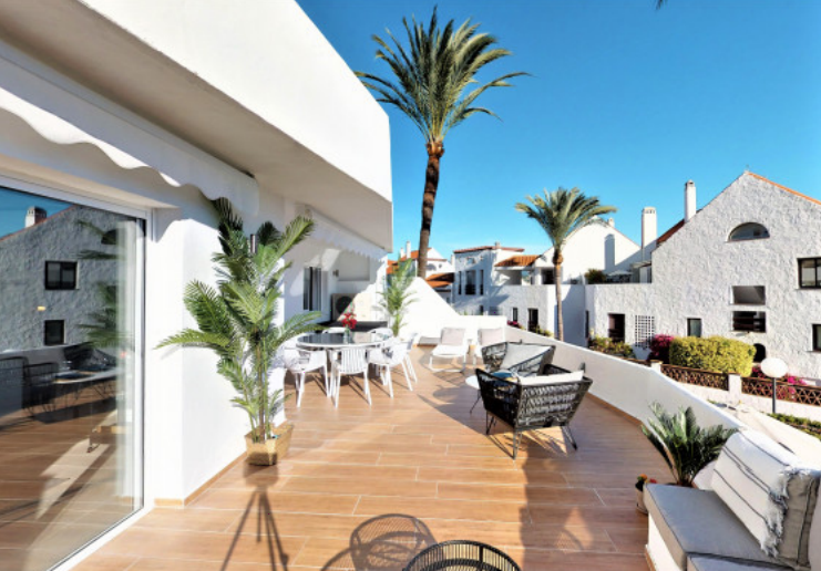 Precioso Apartamento Renovado de 3 Dormitorios en Nueva Andalucía