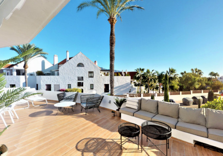 Precioso Apartamento Renovado de 3 Dormitorios en Nueva Andalucía