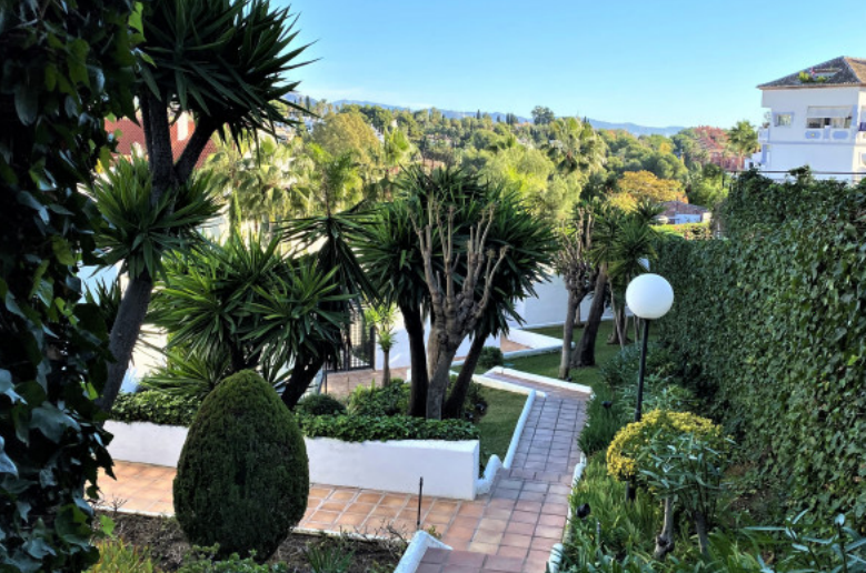 Precioso Apartamento Renovado de 3 Dormitorios en Nueva Andalucía