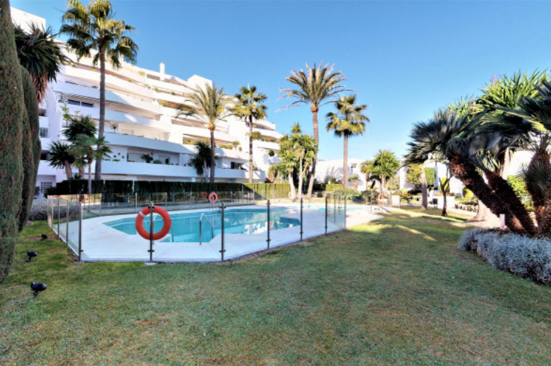 Precioso Apartamento Renovado de 3 Dormitorios en Nueva Andalucía