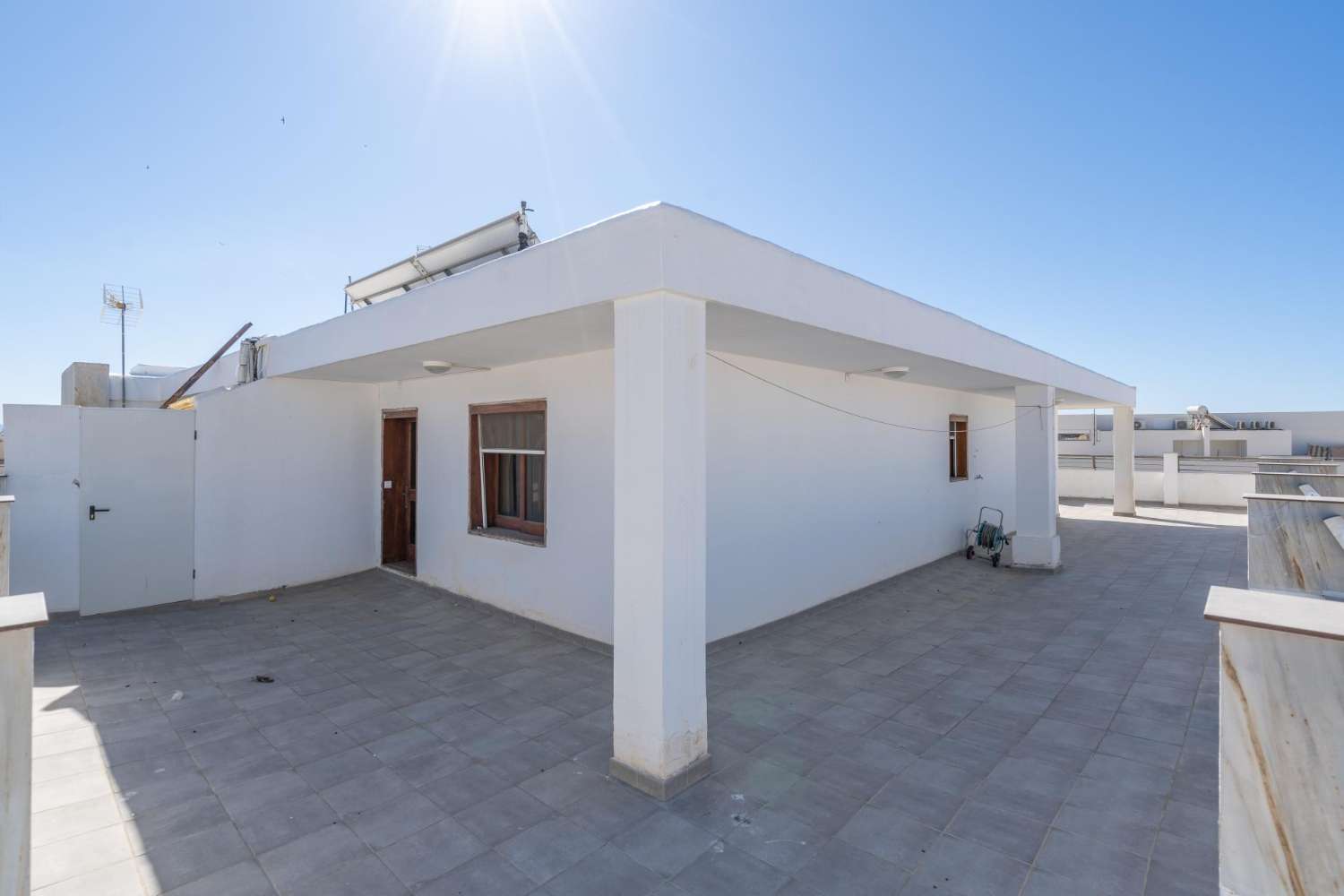 Lyxig takvåning vid stranden i hjärtat av Estepona