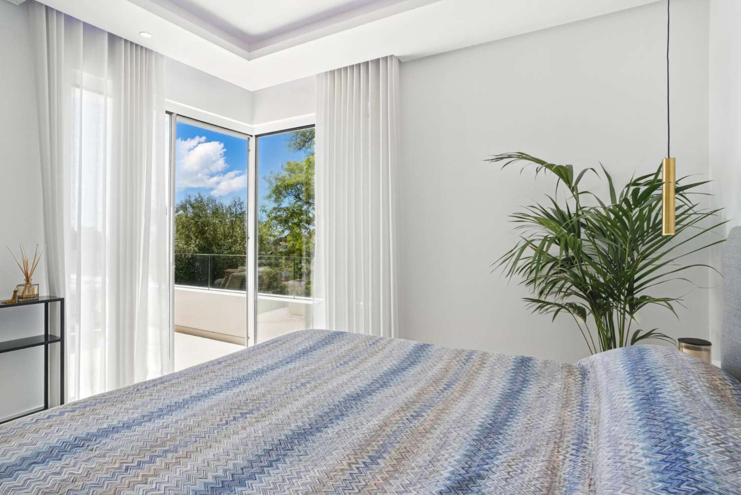 Modern villa med sex sovrum med havsutsikt belägen i Nueva Andalucía, Marbella