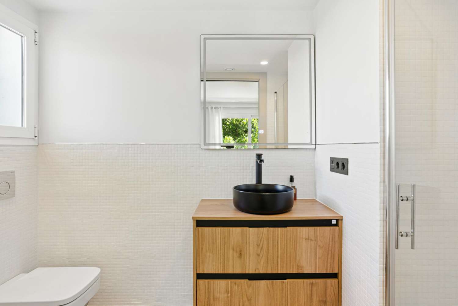 Modern villa med sex sovrum med havsutsikt belägen i Nueva Andalucía, Marbella