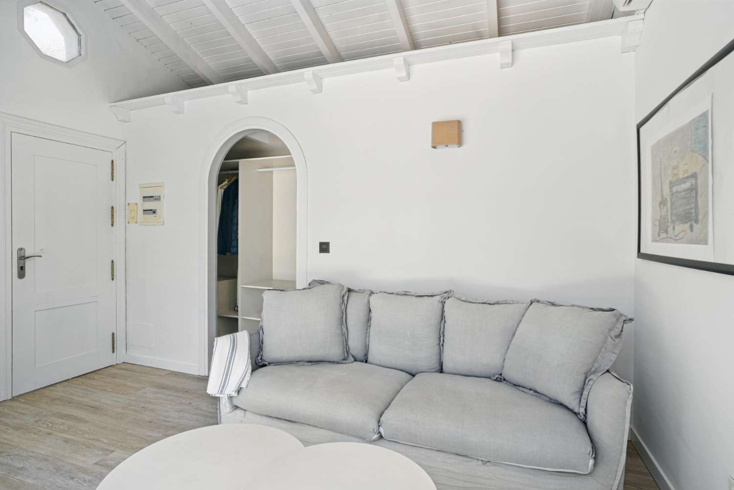 Modern villa med sex sovrum med havsutsikt belägen i Nueva Andalucía, Marbella