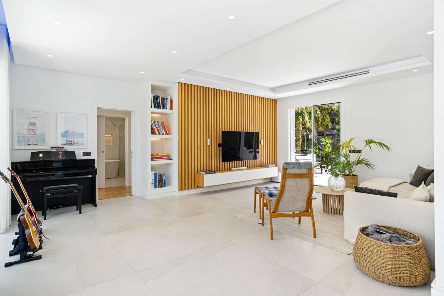 Modern villa med sex sovrum med havsutsikt belägen i Nueva Andalucía, Marbella
