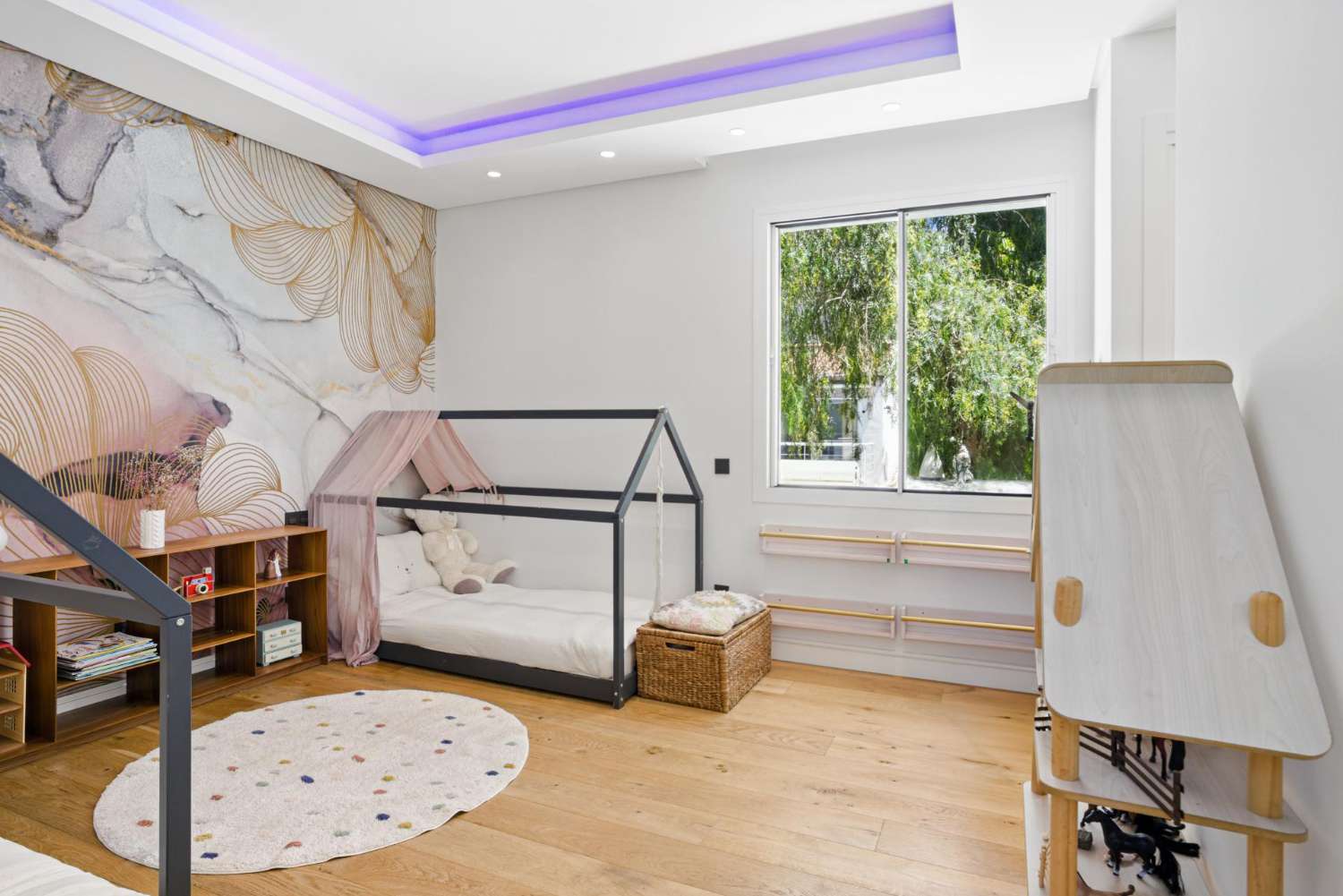 Modern villa med sex sovrum med havsutsikt belägen i Nueva Andalucía, Marbella