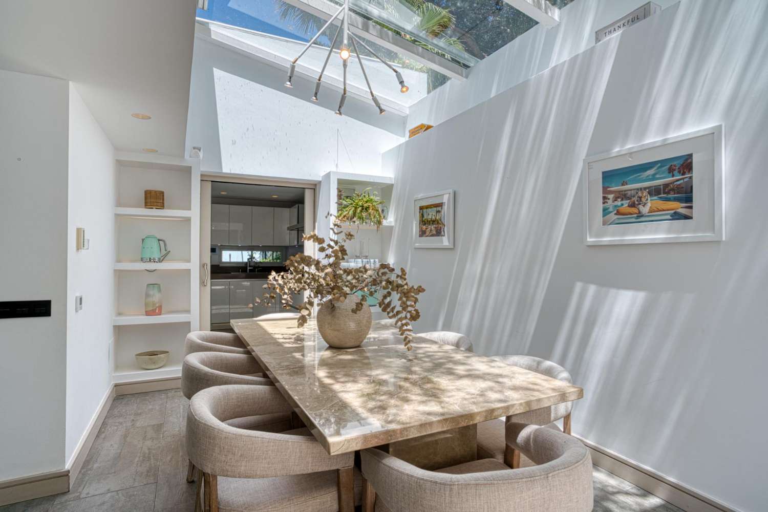 Modern villa med sex sovrum med havsutsikt belägen i Nueva Andalucía, Marbella