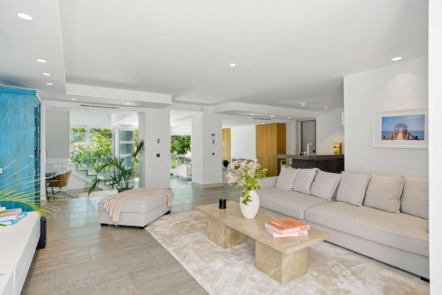 Modern villa med sex sovrum med havsutsikt belägen i Nueva Andalucía, Marbella