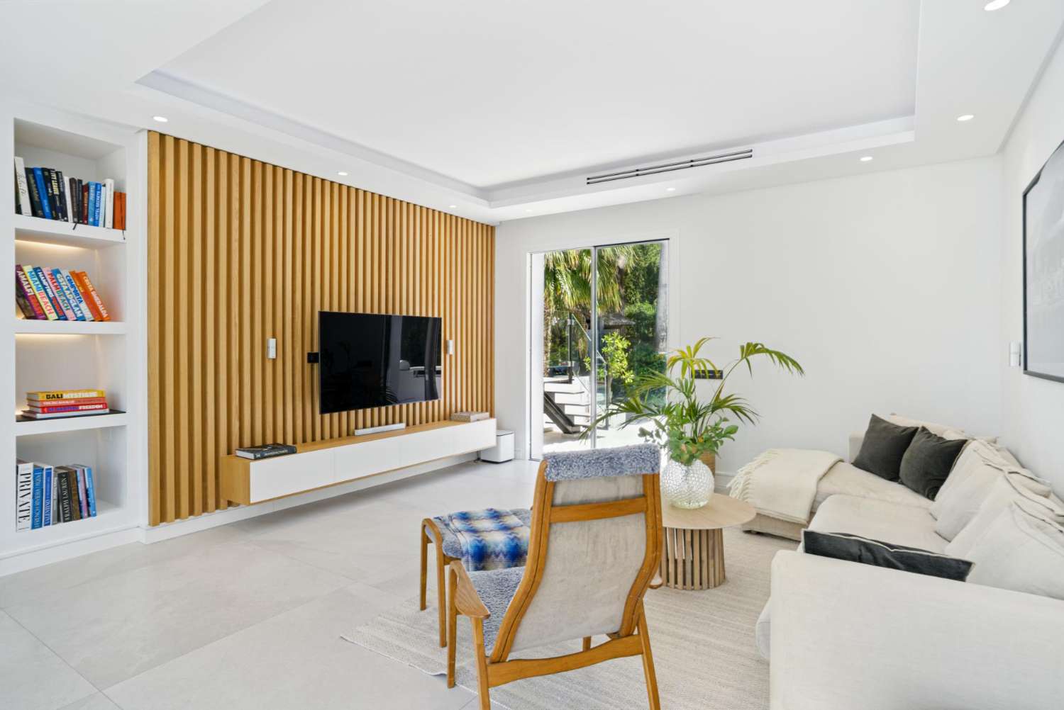 Modern villa med sex sovrum med havsutsikt belägen i Nueva Andalucía, Marbella