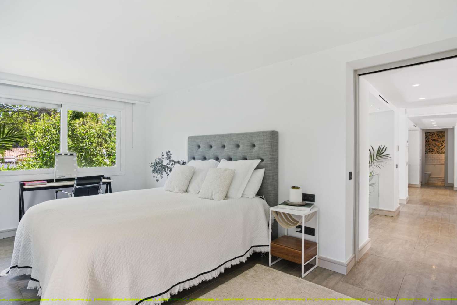 Modern villa med sex sovrum med havsutsikt belägen i Nueva Andalucía, Marbella