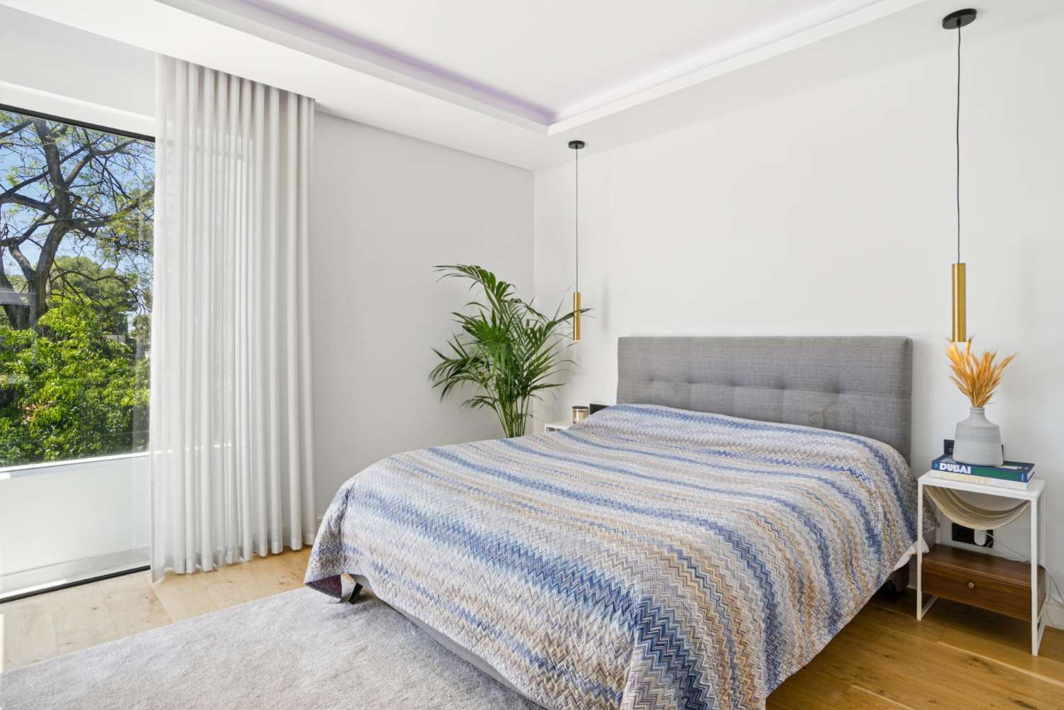 Modern villa med sex sovrum med havsutsikt belägen i Nueva Andalucía, Marbella