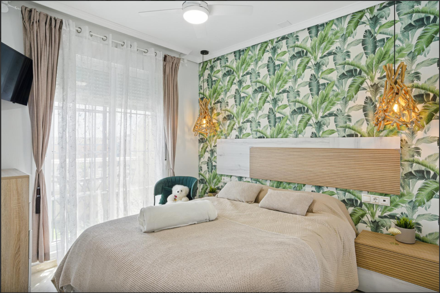 Superbe maison de ville rénovée de 4 chambres orientée plein sud à Calahonda