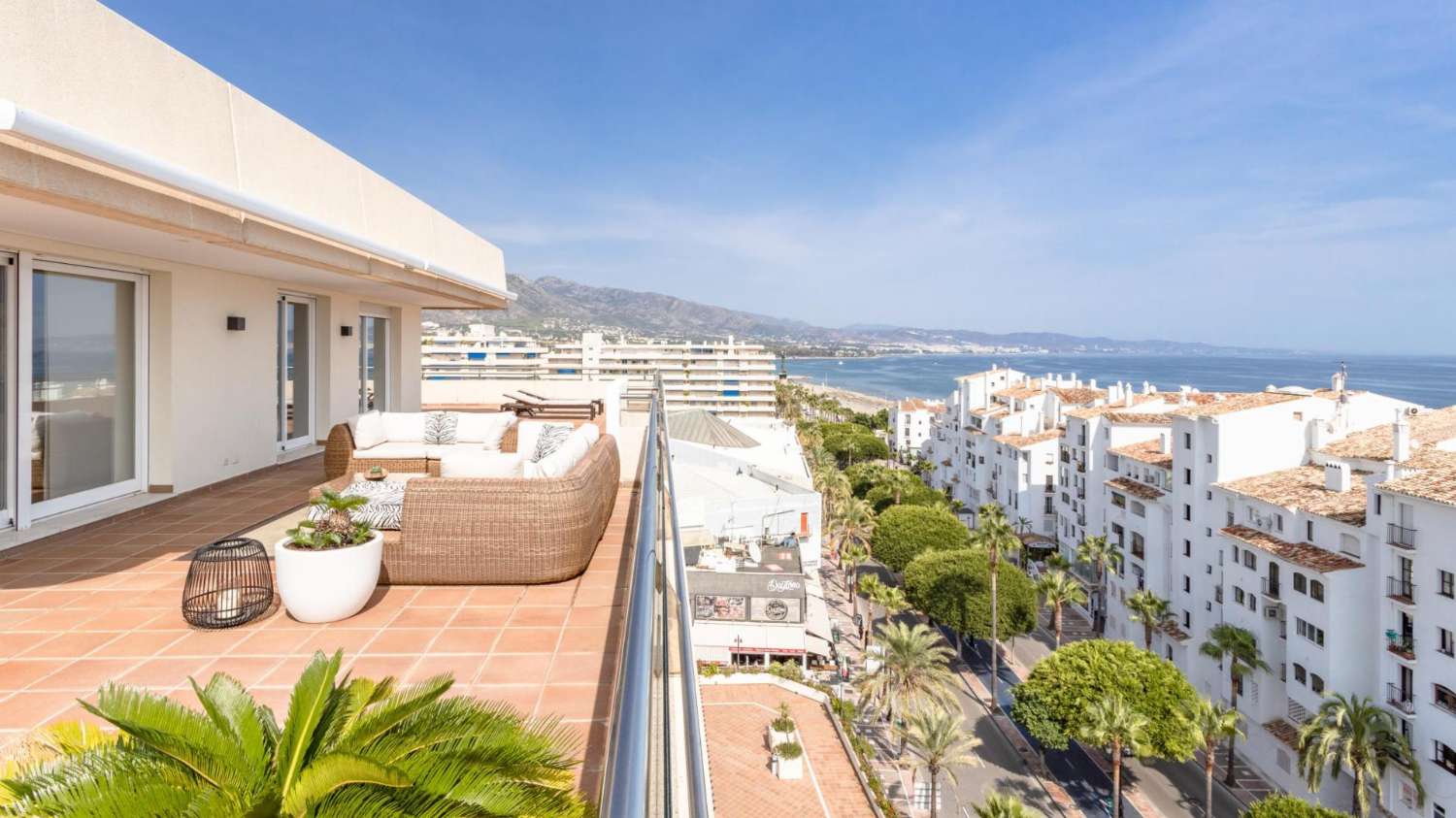 Penthouse d’exception à Puerto Banús – Luxe panoramique en bord de mer