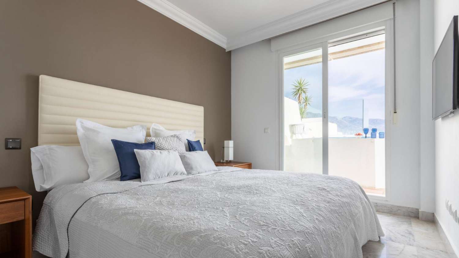 Penthouse d’exception à Puerto Banús – Luxe panoramique en bord de mer