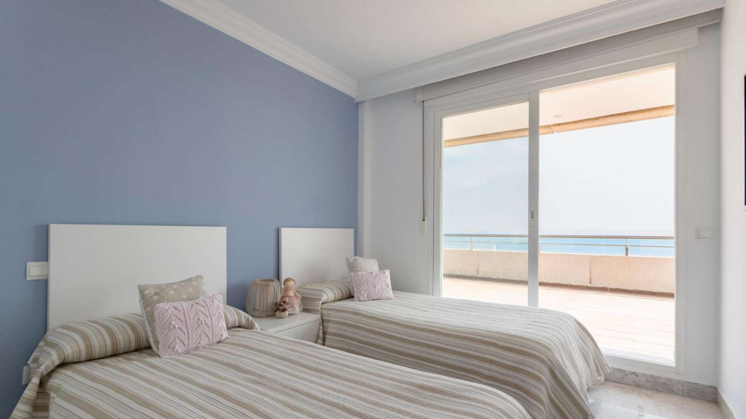 Penthouse d’exception à Puerto Banús – Luxe panoramique en bord de mer