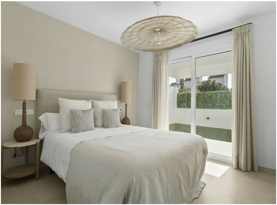 Refurbished villa with sea views in the exclusive Urbanization, Mijas Costa