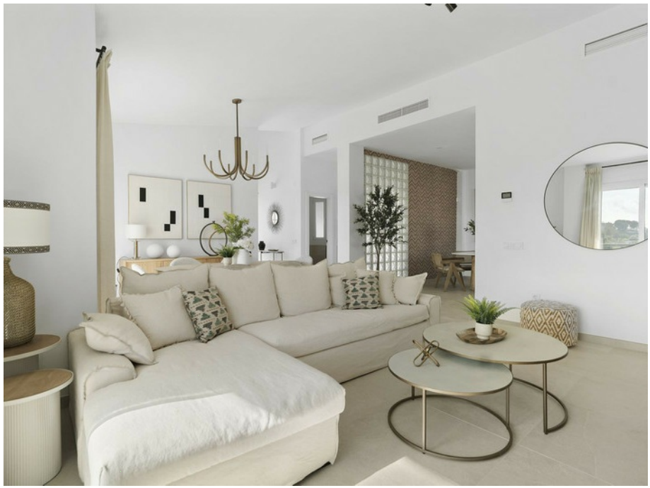 Refurbished villa with sea views in the exclusive Urbanization, Mijas Costa