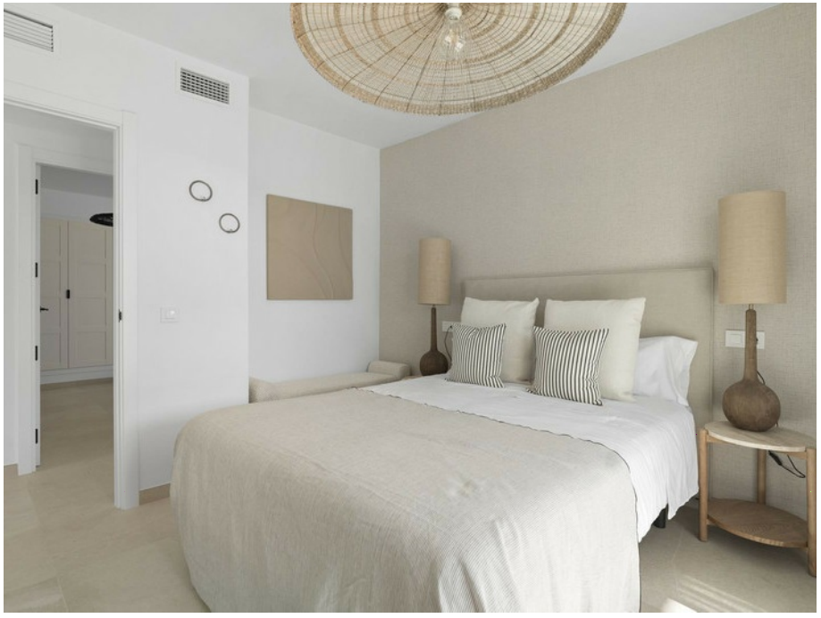Refurbished villa with sea views in the exclusive Urbanization, Mijas Costa