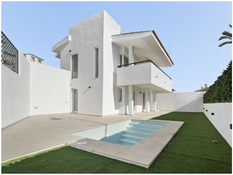 Refurbished villa with sea views in the exclusive Urbanization, Mijas Costa