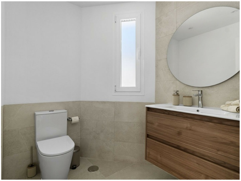 Refurbished villa with sea views in the exclusive Urbanization, Mijas Costa