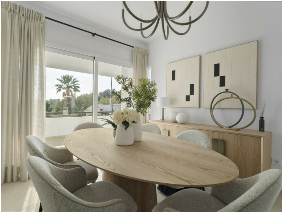 Refurbished villa with sea views in the exclusive Urbanization, Mijas Costa