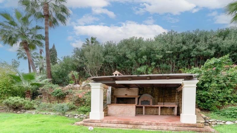 Stunning Classic Villa in the Heart of the Golf Valley – Nueva Andalucía, Marbella