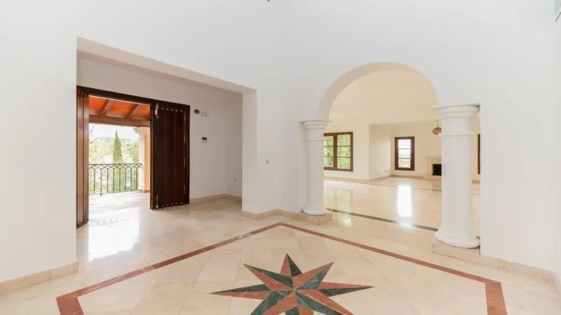 Stunning Classic Villa in the Heart of the Golf Valley – Nueva Andalucía, Marbella