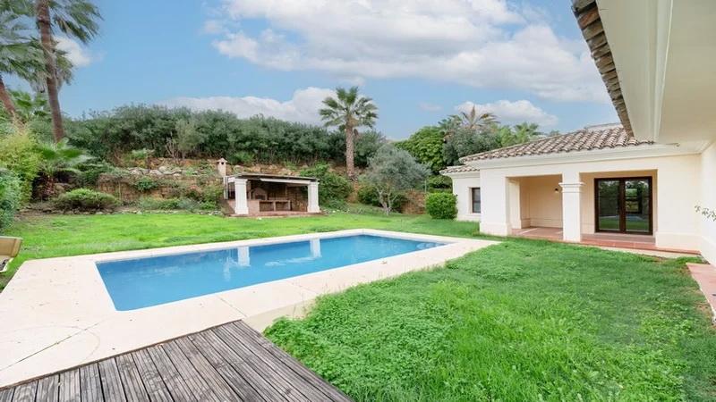 Stunning Classic Villa in the Heart of the Golf Valley – Nueva Andalucía, Marbella